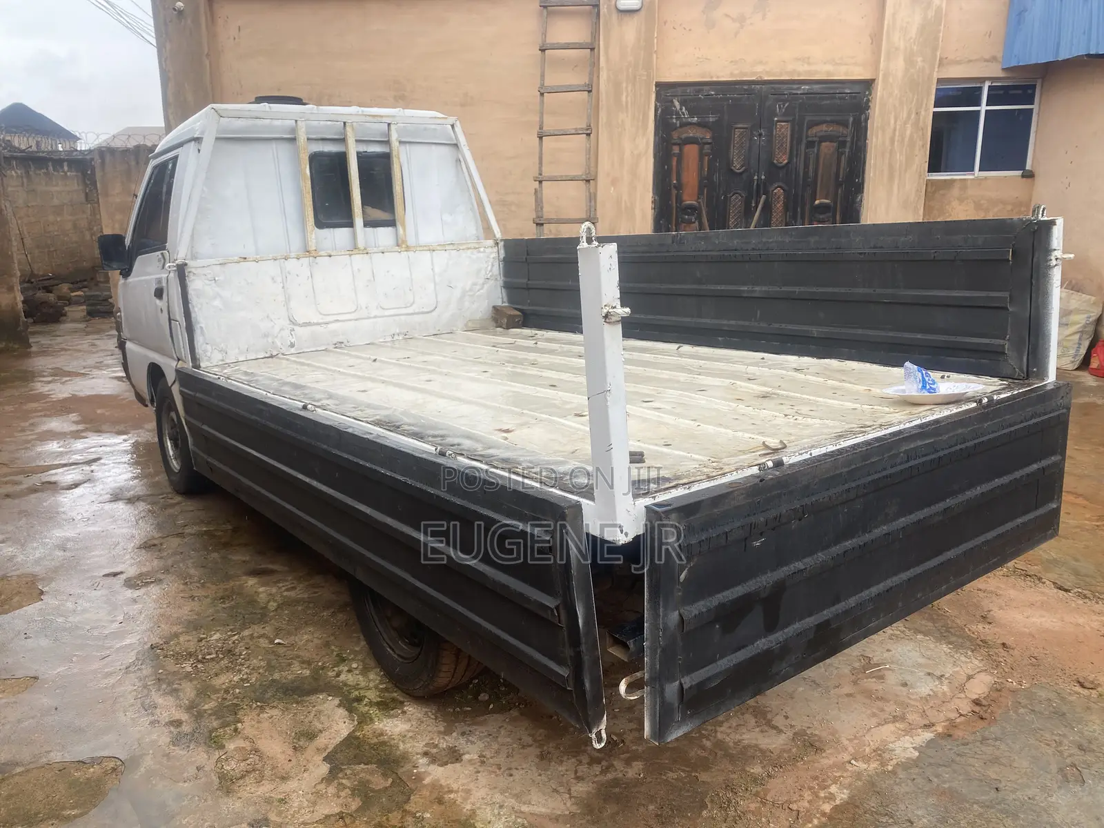 Mitsubishi L300 2006 White