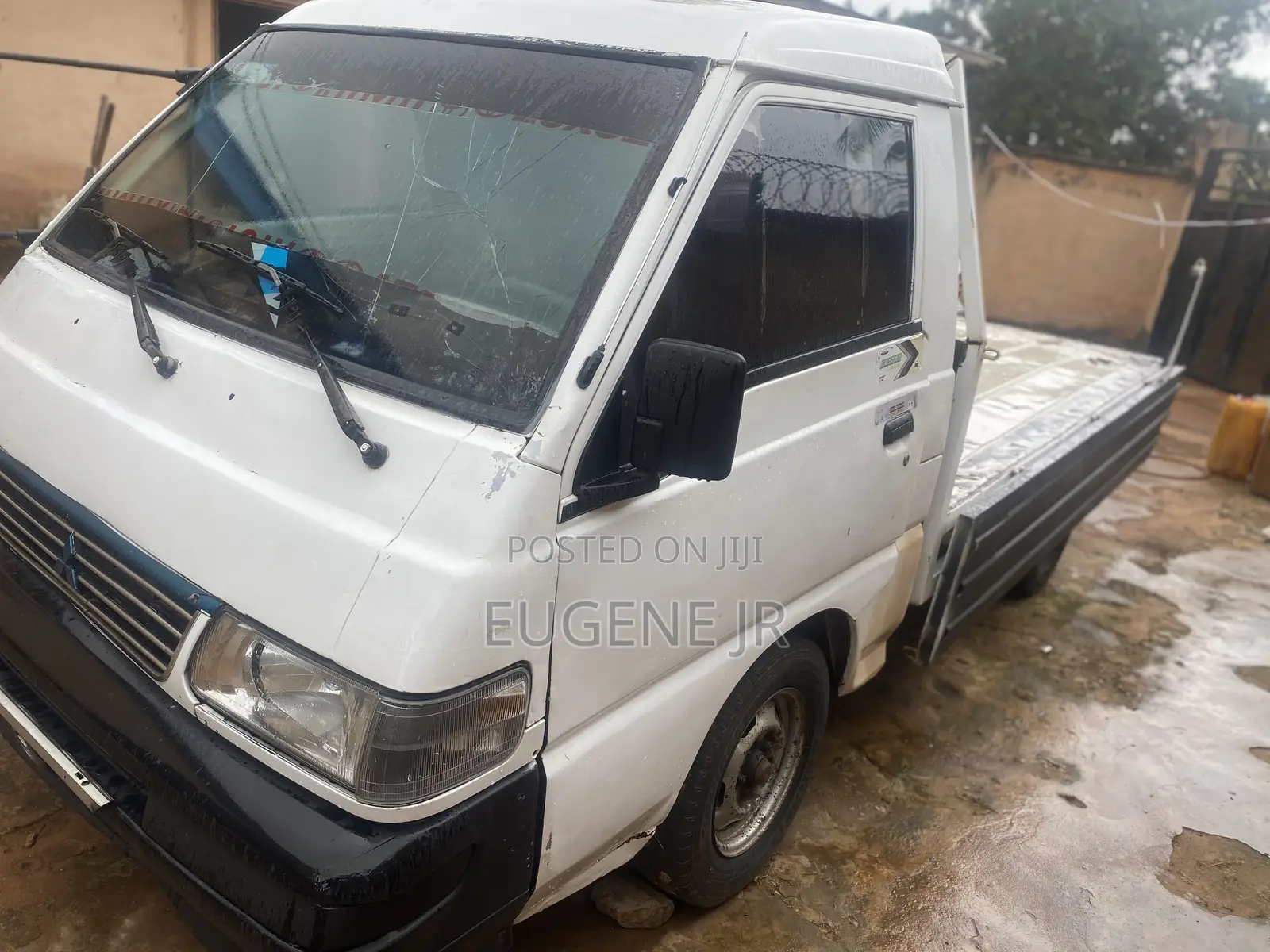 Mitsubishi L300 2006 White