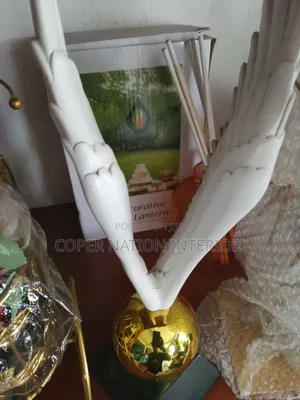 Figuring and Statues. Authenticated Decorating Accessories