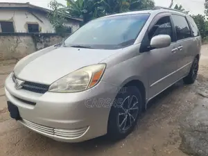 Toyota Sienna 2005 Gold