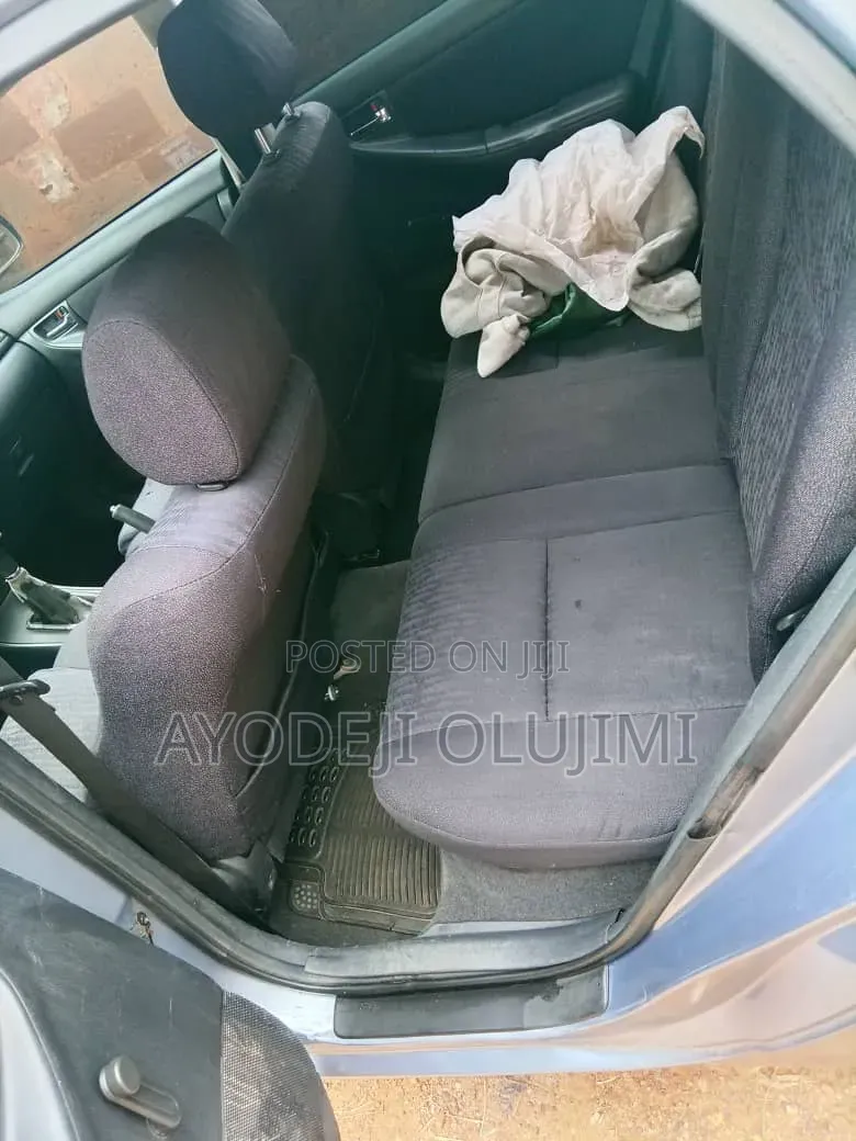 Toyota Corolla 2004 Silver