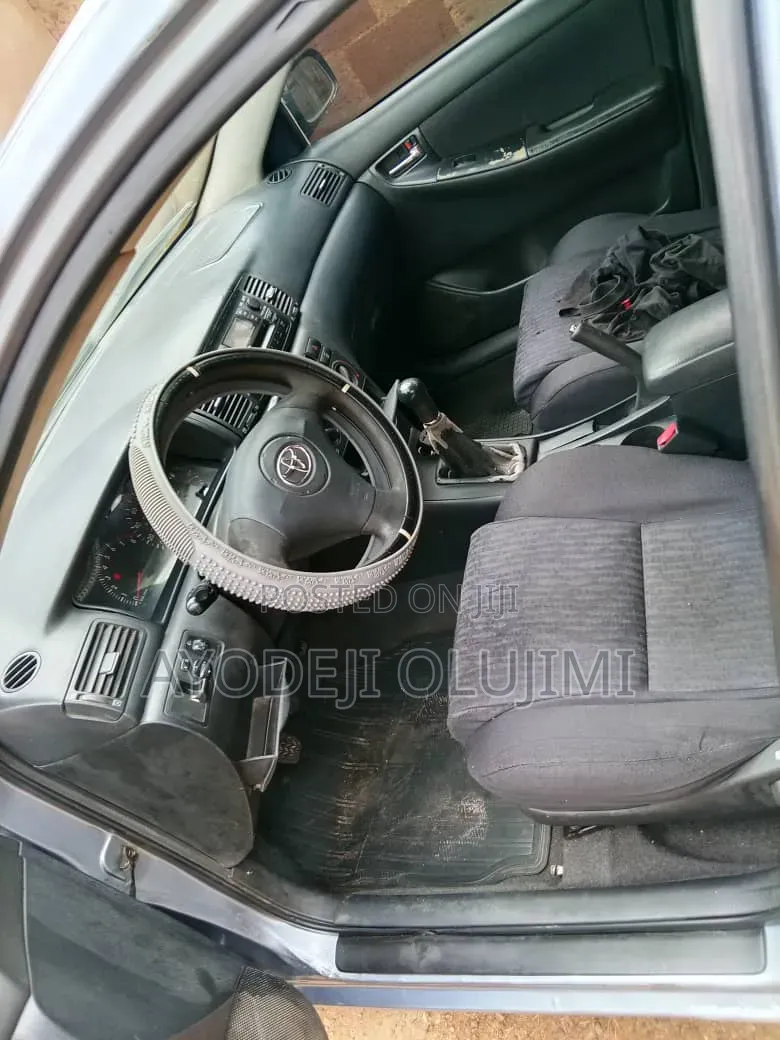 Toyota Corolla 2004 Silver