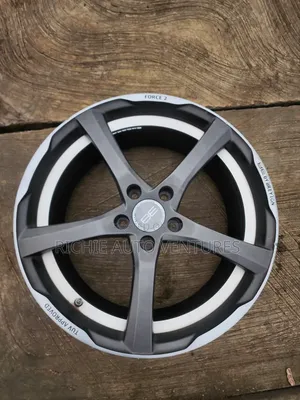 19-Inch  Rim Five Spokes Rim.