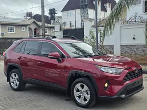 Toyota RAV4 XLE Premium AWD 2020 Red
