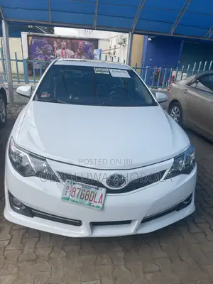 Toyota Camry SE 4dr Sedan (2.5L 4cyl 6A) 2014 White