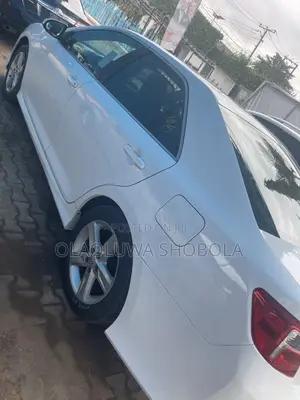 Toyota Camry SE 4dr Sedan (2.5L 4cyl 6A) 2014 White
