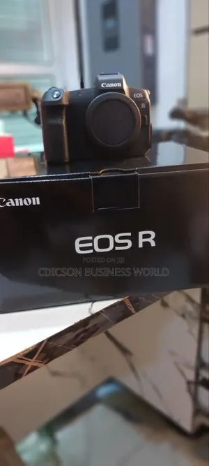 Canon EOS R Camera