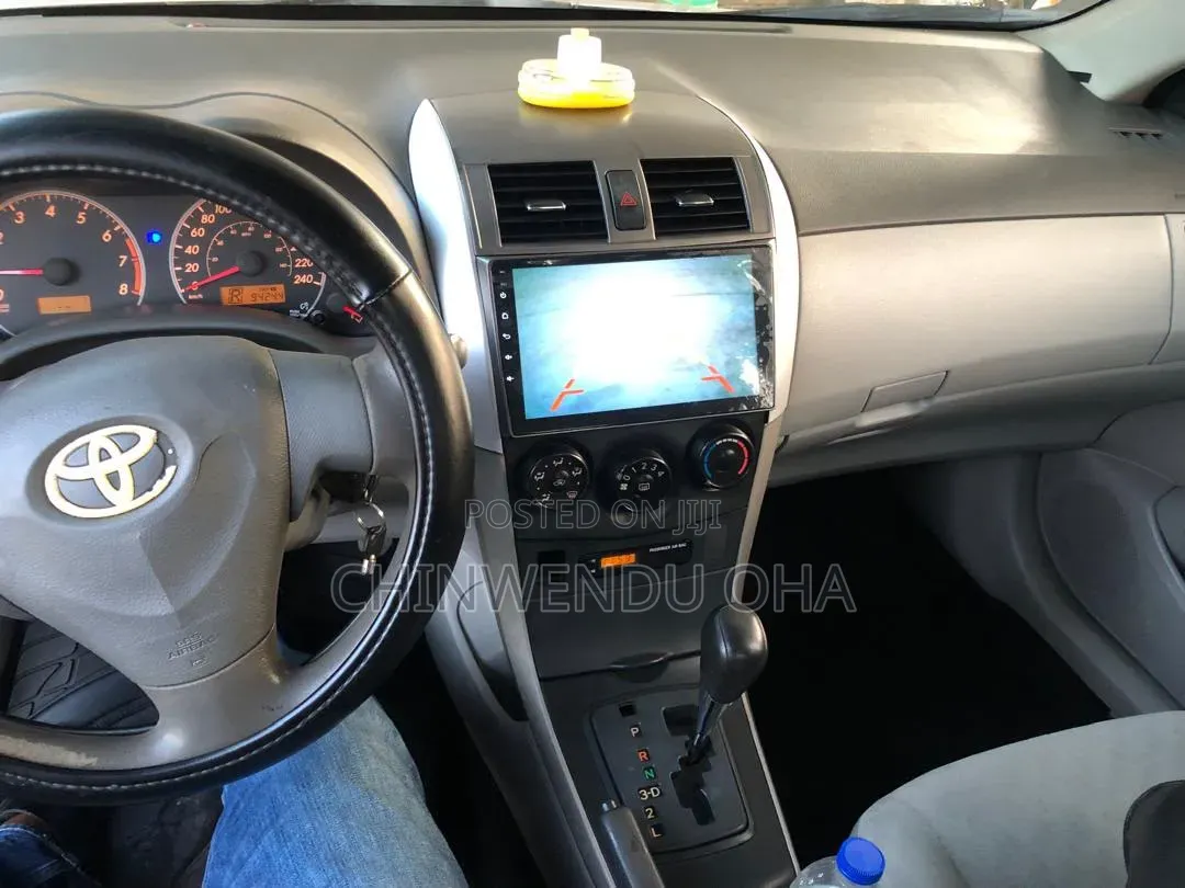 Toyota Corolla 2010 Silver