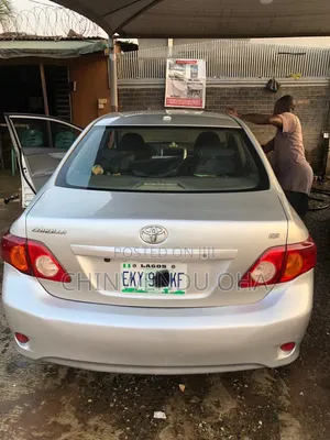 Toyota Corolla 2010 Silver