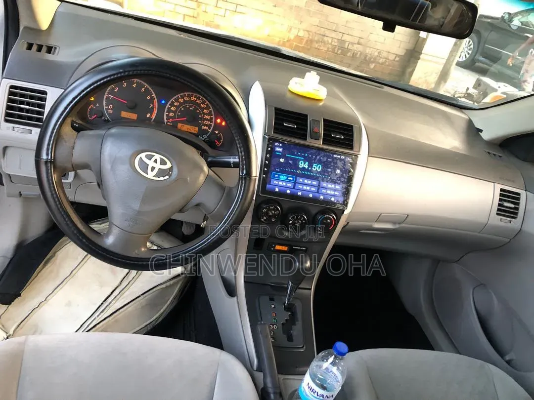 Toyota Corolla 2010 Silver