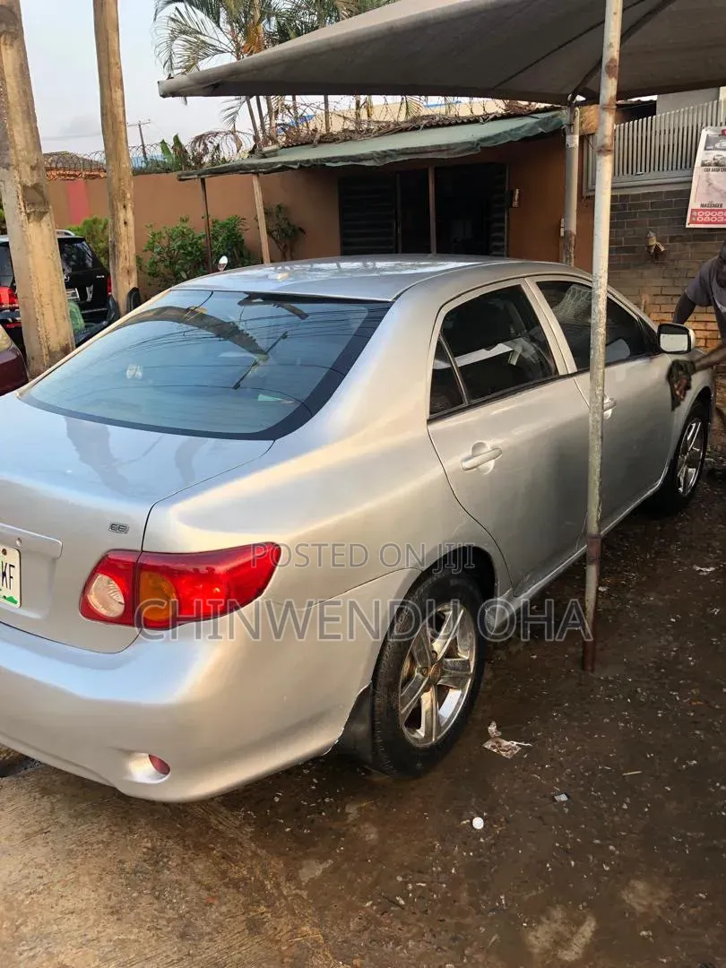 Toyota Corolla 2010 Silver