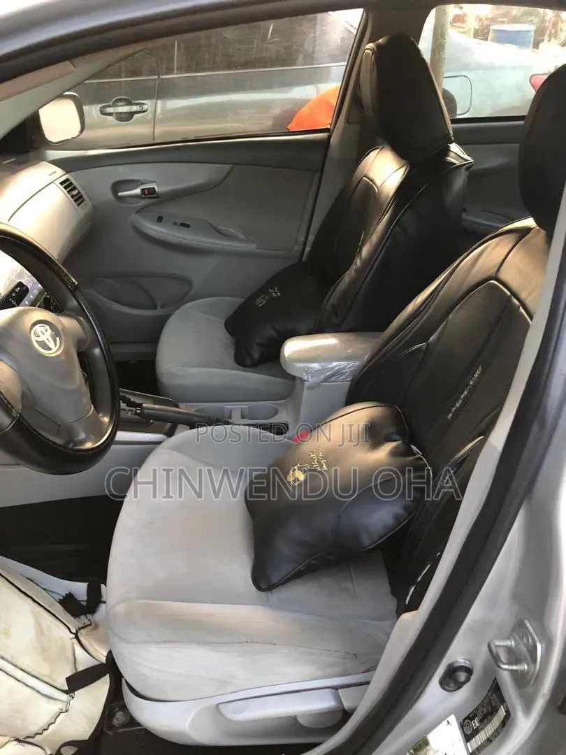 Toyota Corolla 2010 Silver