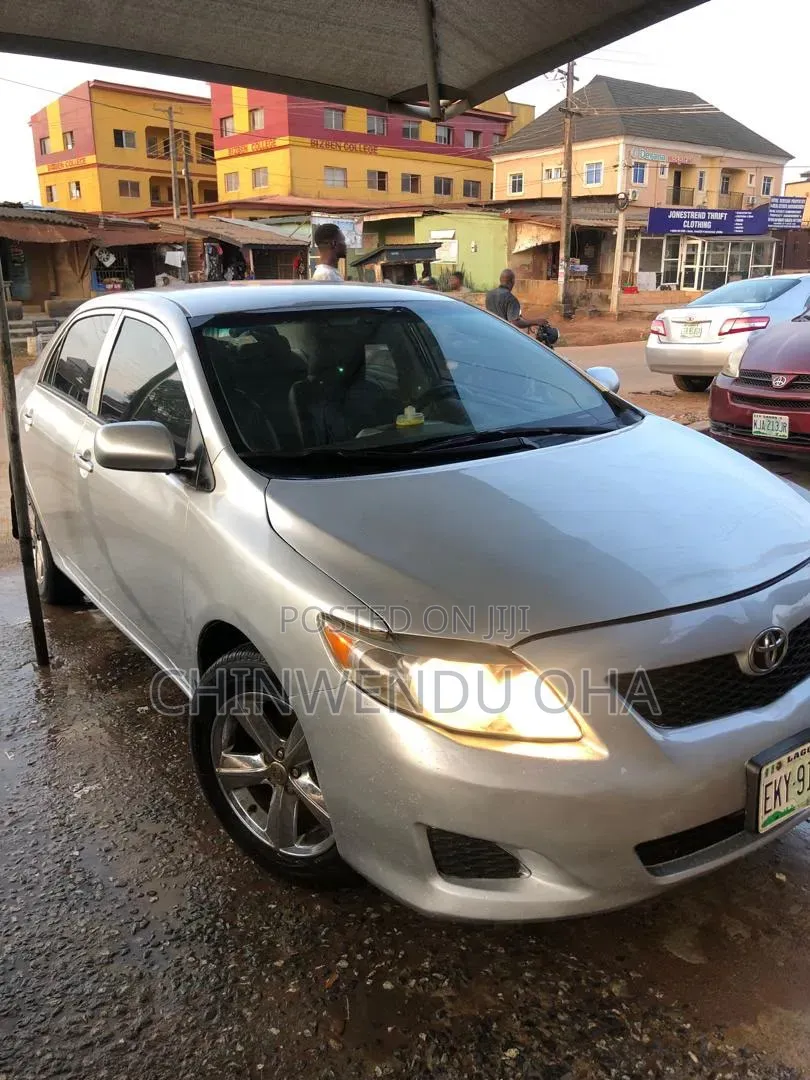 Toyota Corolla 2010 Silver