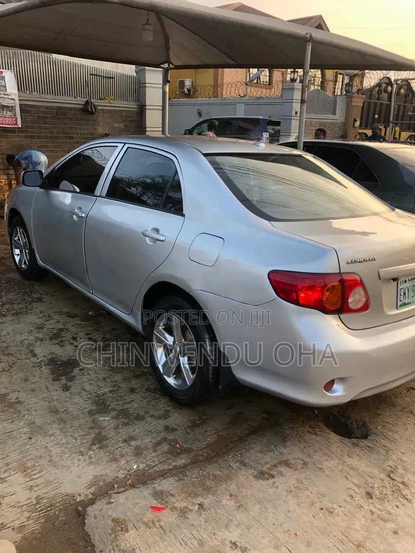 Toyota Corolla 2010 Silver