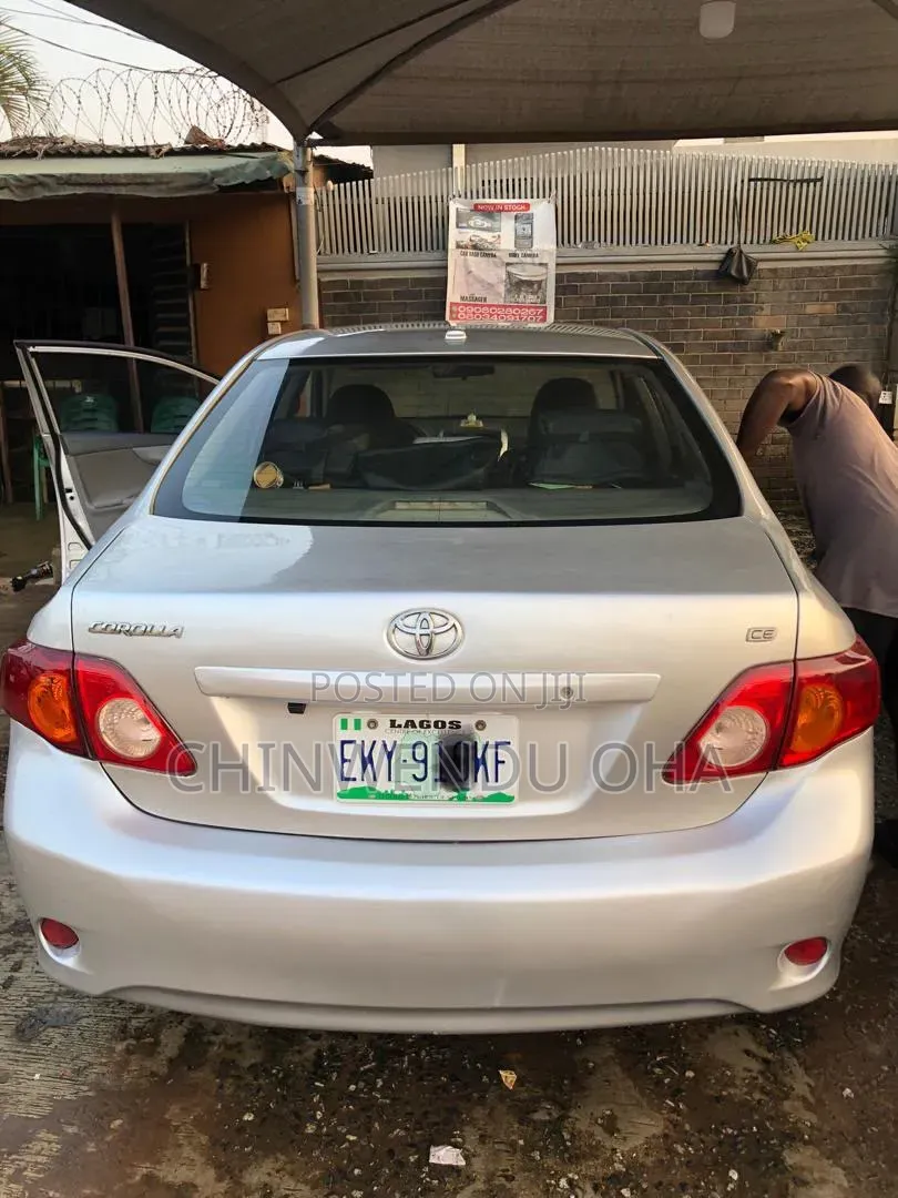 Toyota Corolla 2010 Silver