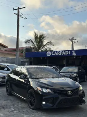 Toyota Camry XLE FWD (2.5L 4cyl 8AM) 2018 Black