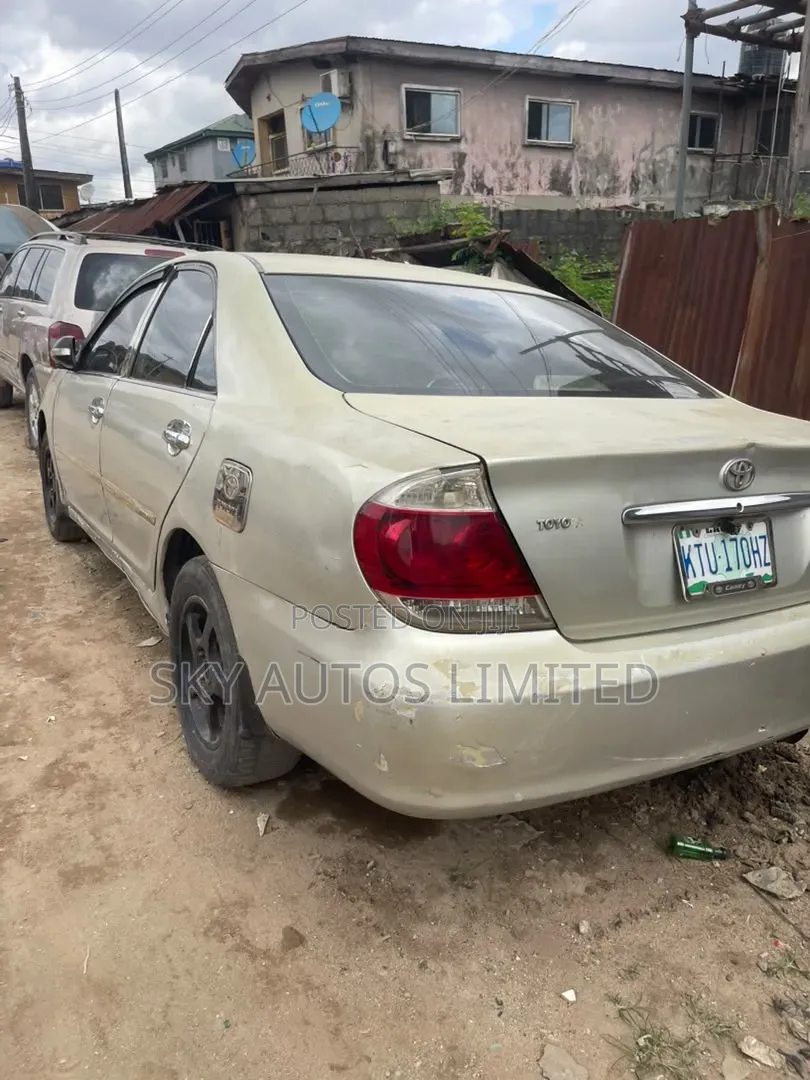 Toyota Camry 2004 Silver