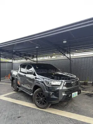 Toyota Hilux 2024 Black