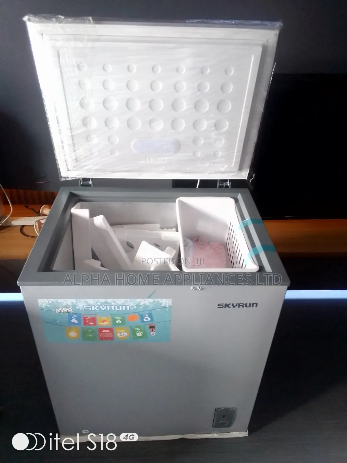 Skyrun Chest Freezer 145l Silver Colour