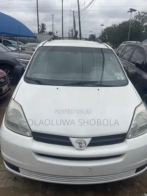 Toyota Sienna LE AWD (3.3L V6 5A) 2004 White