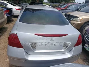 Honda Accord 2.0 Comfort 2008 Gold