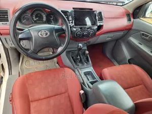 Toyota Hilux 2013 White