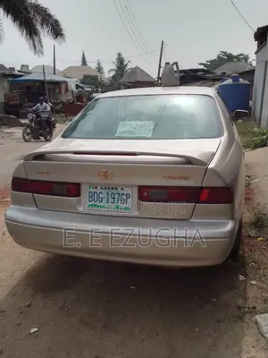 Toyota Camry Automatic 1999 Gold