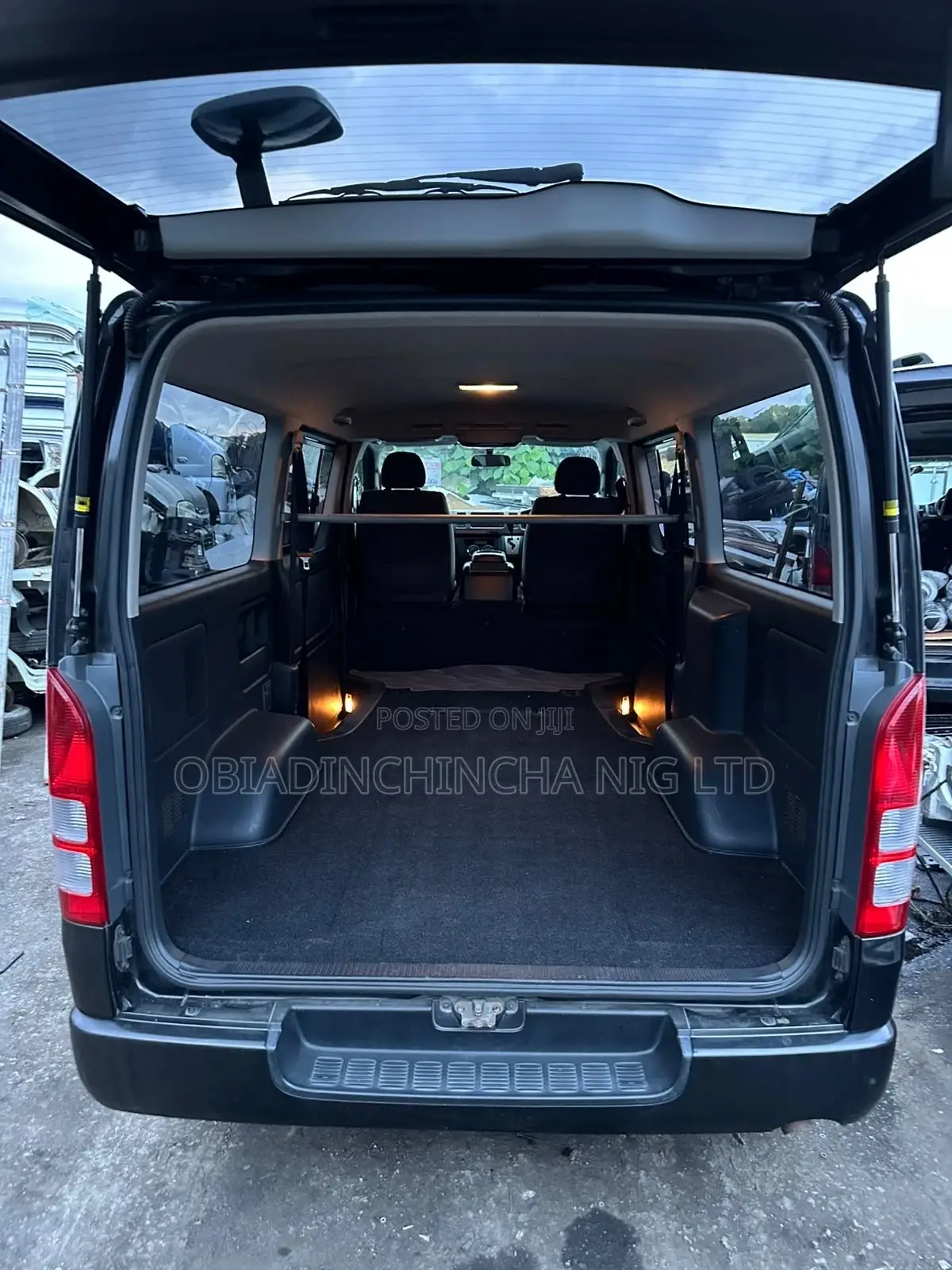 Toyota HiAce 2015 Black