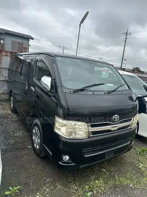 Toyota HiAce 2015 Black
