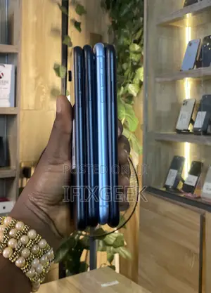 Apple iPhone XR 64 GB