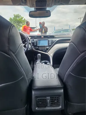 Toyota Camry 2018 Brown