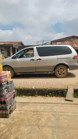 Toyota Sienna 2002 Silver