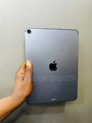 Apple iPad Air (2022) 64 GB Silver