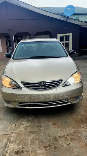 Toyota Camry 2005 Gold