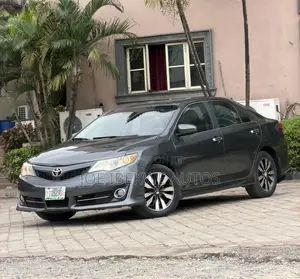 Toyota Camry SE 4dr Sedan (2.5L 4cyl 6A) 2012 Gray
