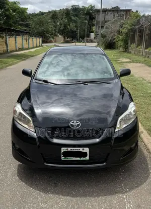 Toyota Matrix L Hatchback FWD (1.8L 4cyl 5A) 2013 Black