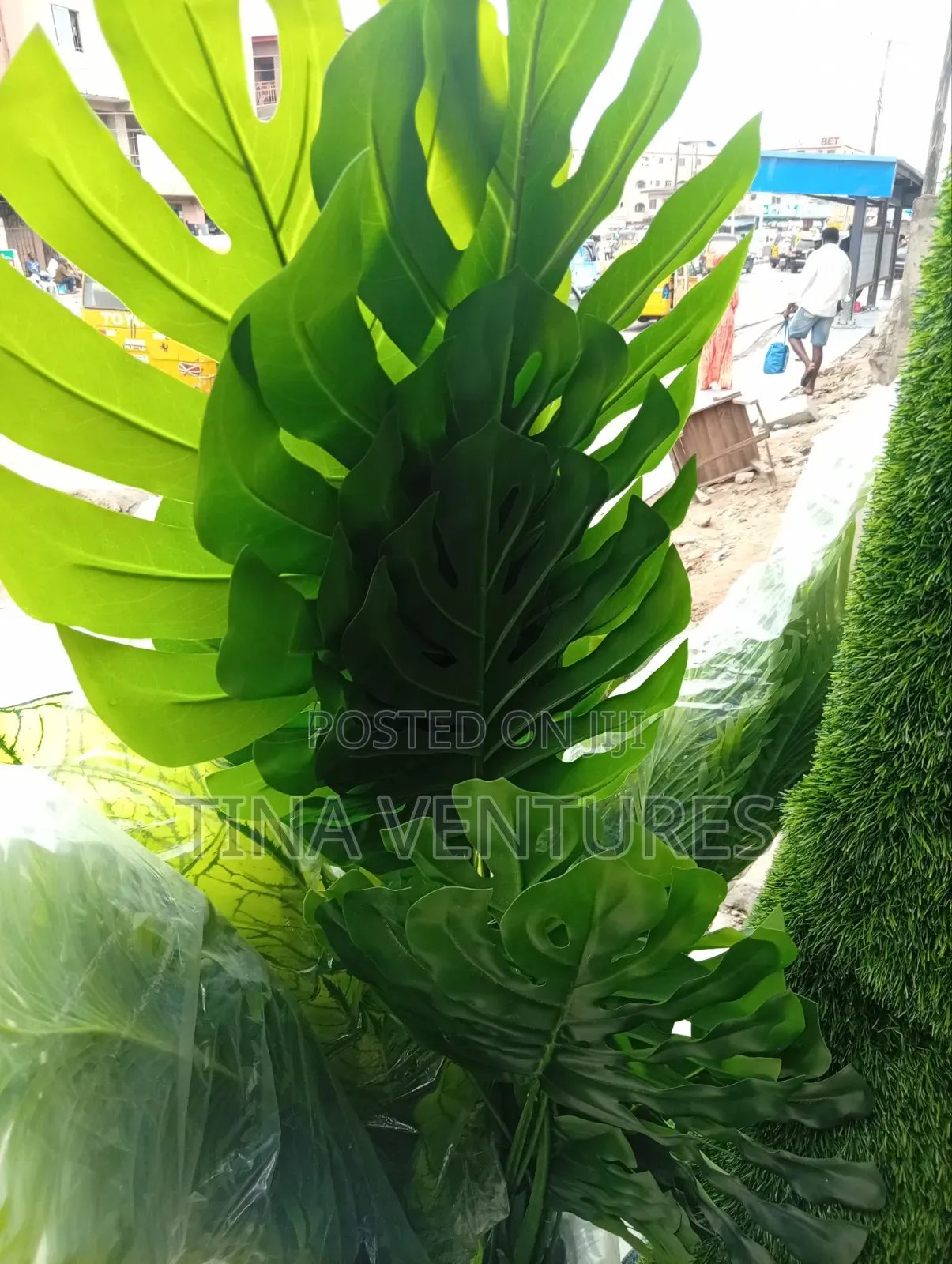 Artificial Flower and Vase Set .