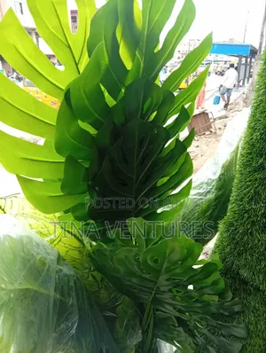 Artificial Flower and Vase Set .