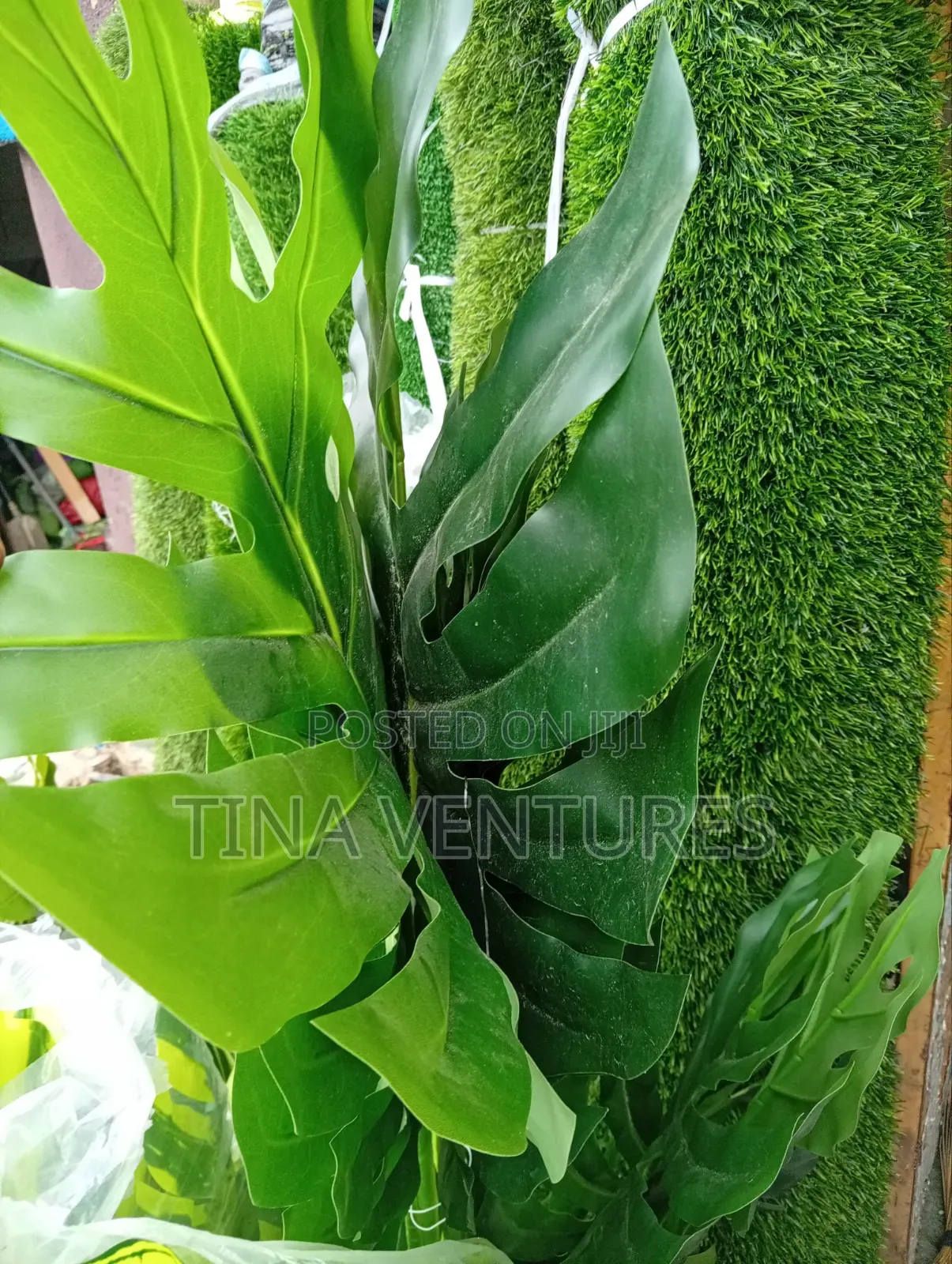 Artificial Flower and Vase Set .