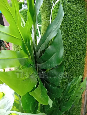 Artificial Flower and Vase Set .