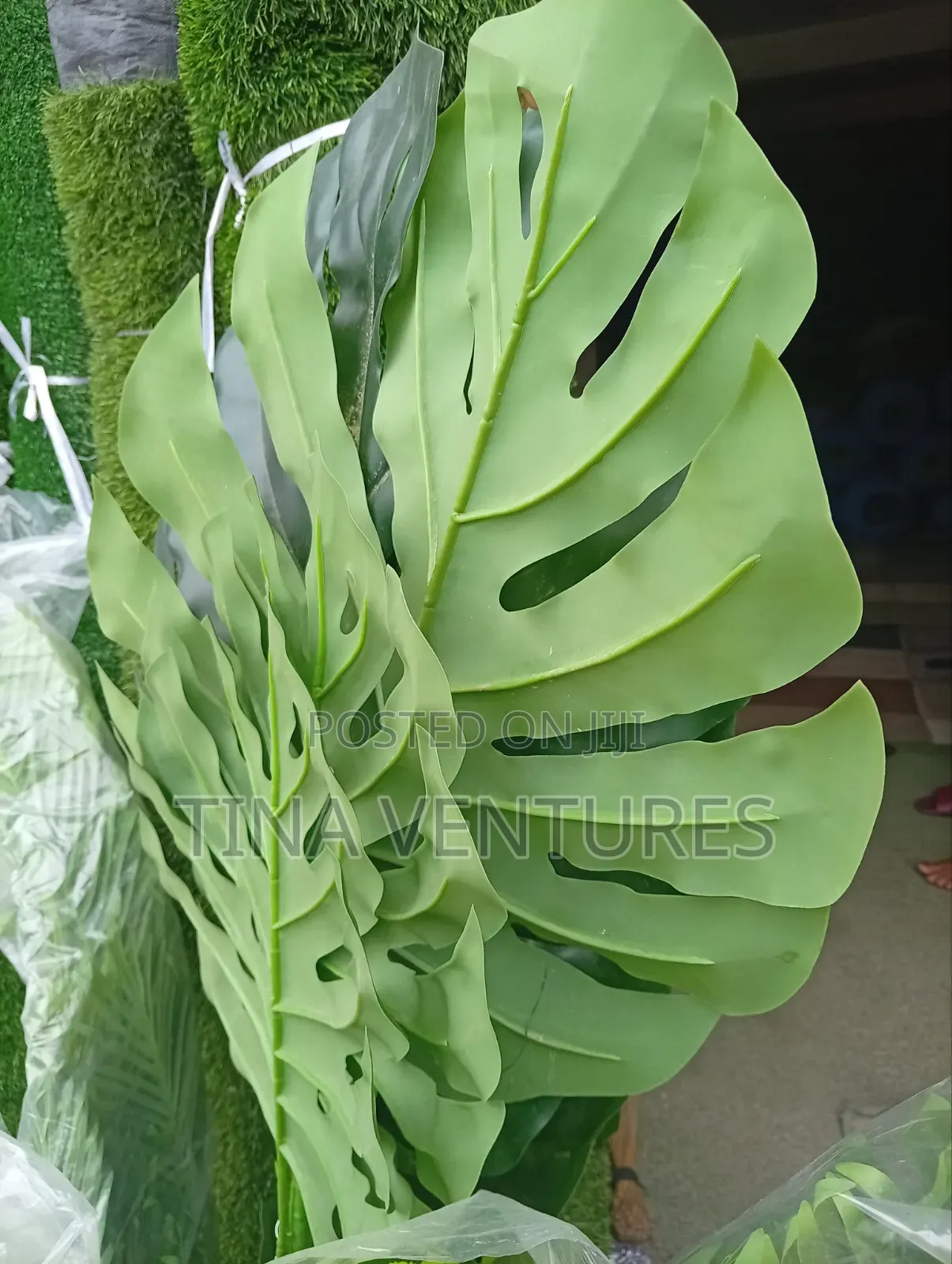Artificial Flower and Vase Set .