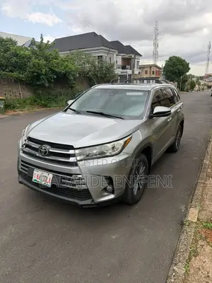 Toyota Highlander XLE 4x2 V6 (3.5L 6cyl 8A) 2018 Gray