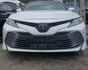 Toyota Camry XLE (2.5L 4cyl 8A) 2019 White