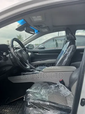 Toyota Camry XLE (2.5L 4cyl 8A) 2019 White