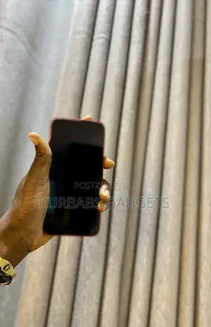 Apple iPhone 13 128 GB Red