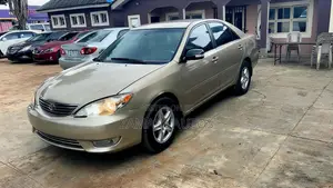 Toyota Camry 2005 Gold