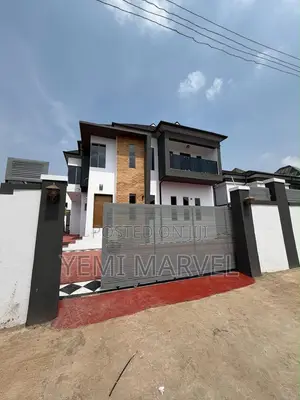 4bdrm Duplex in Carlton Gate Estate, for sale