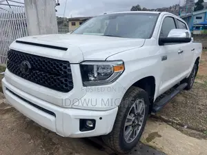 Toyota Tundra Platinum 5.7L V8 4x4 CrewMax 5.6 ft. box 145.7 in. WB