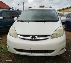 Toyota Sienna XLE 2007 White