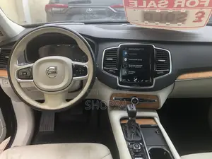 Volvo XC90 T6 Momentum 2021 Gray